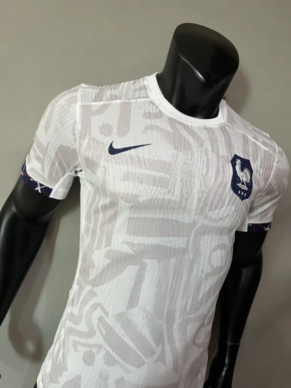 Camiseta de fútbol de la versión de jugador visitante de Francia 2023-24 