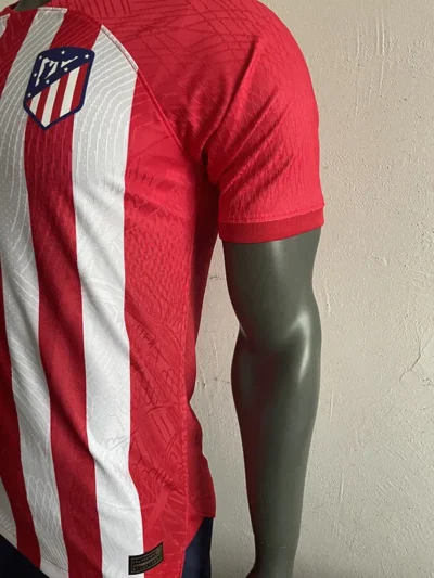 Camiseta de fútbol versión jugador local 23-24