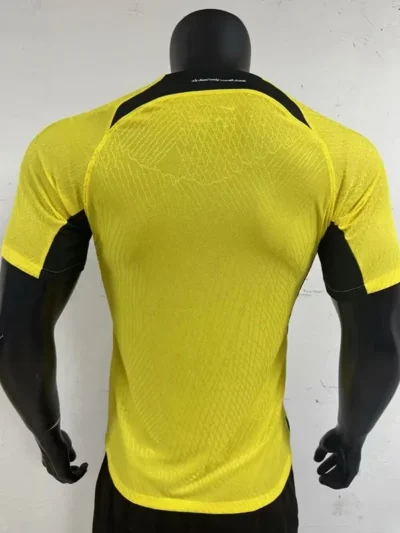 Camiseta de fútbol de la versión local del jugador del Ittihad Club 24-25