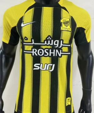 Camiseta de fútbol de la versión local del jugador del Ittihad Club 24-25