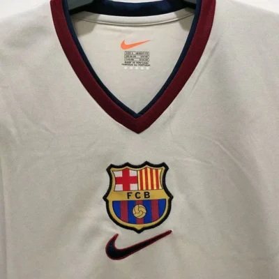 "Revive la Historia del Fútbol: ¡Camiseta Retro del BAR 1998-1999, Un Clásico Imperdible